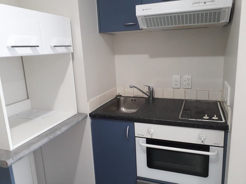 3J/10 Crown Lynn Place, New Lynn, Auckland - Carousel 2