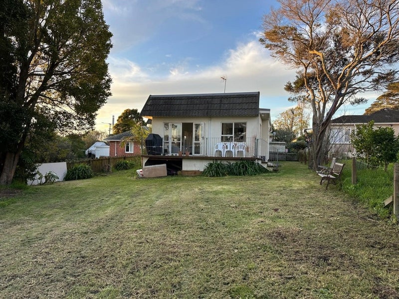 1/3 Exmouth Road, Northcote, Auckland - Carousel 2