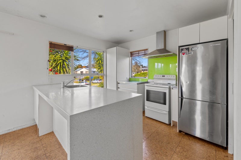 3 Pentland Place, Highlands Park, New Plymouth - Carousel 2