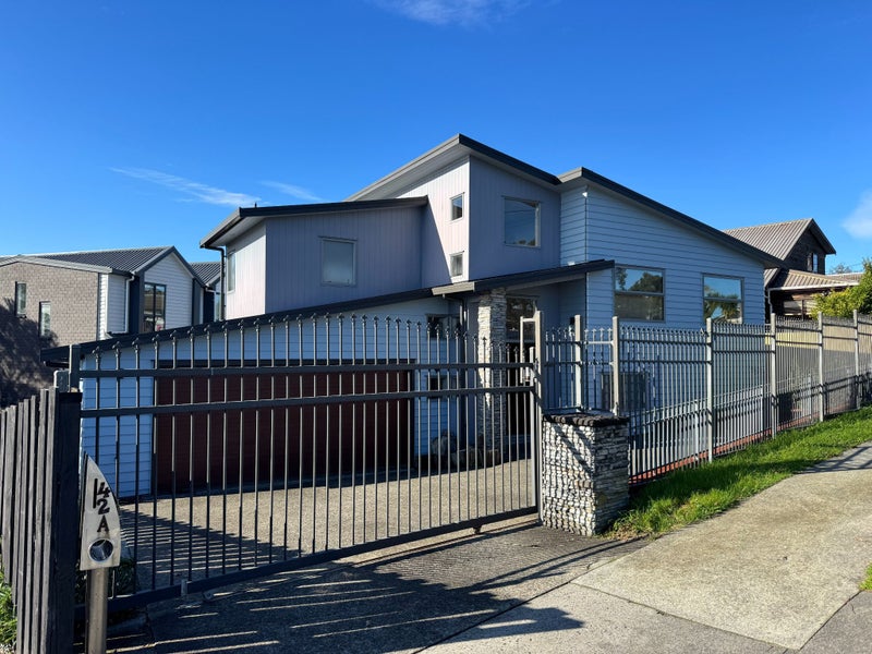 42A View Road, Henderson, Auckland - Carousel 1
