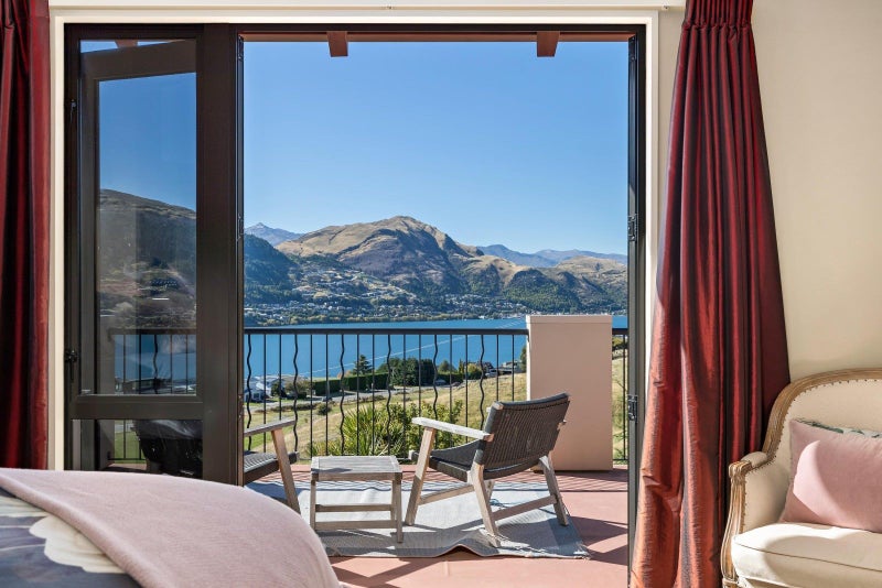 17 Milward Place, Kelvin Heights, Queenstown - Carousel 1