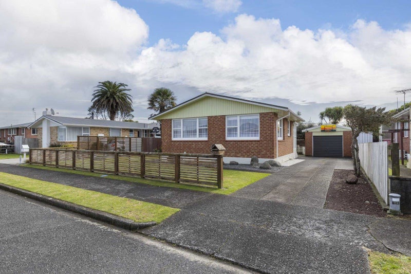 10 Severn Place, Spotswood, New Plymouth - Carousel 1