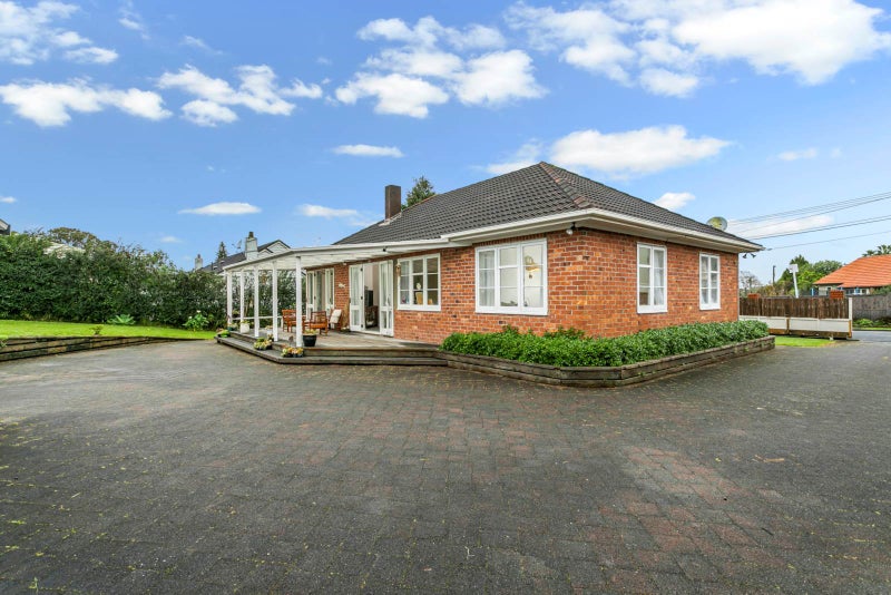 15 Konini Road, Greenlane, Auckland - Carousel 1
