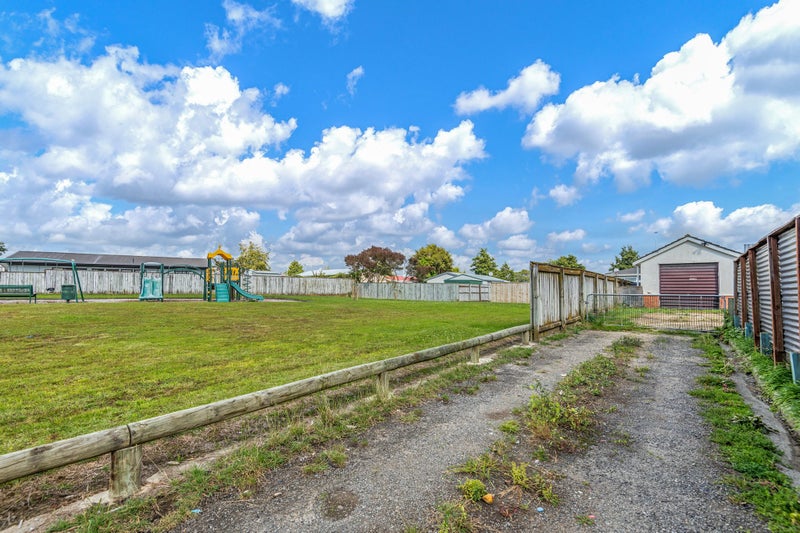 14 Dahlstrom Grove, Kelvin Grove, Palmerston North - Carousel 11