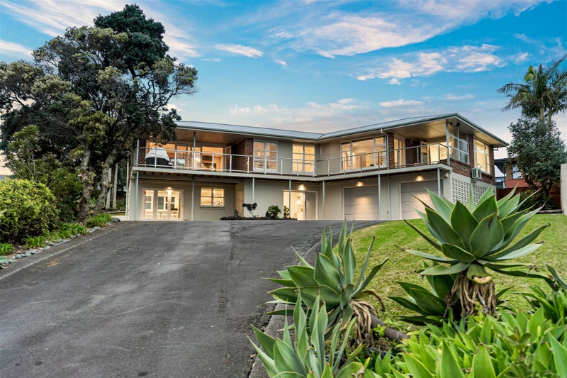 17 Red Bluff Rise, Campbells Bay, Auckland - Carousel 1