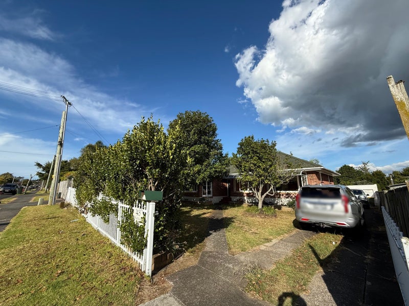 43 Hutchinsons Road, Bucklands Beach, Auckland - Carousel 1