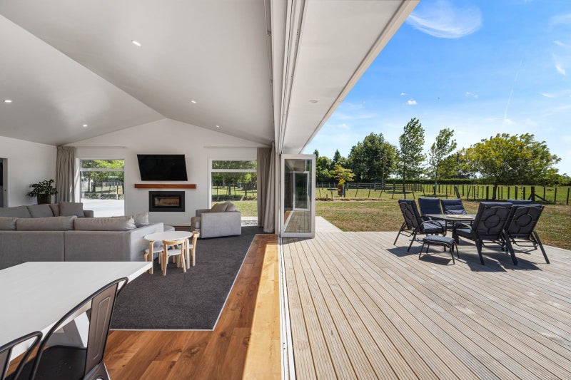 38B Flint Road West, Stratford - Carousel 1