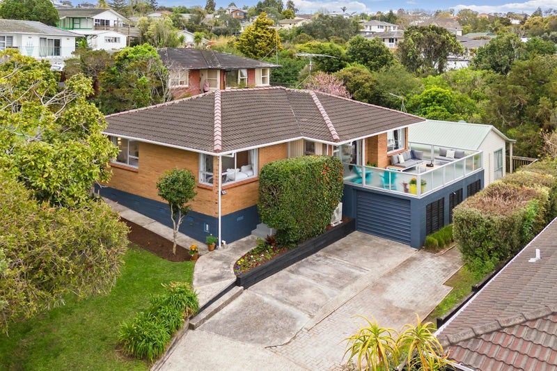 74 Advene Road, Cockle Bay, Auckland - Carousel 1