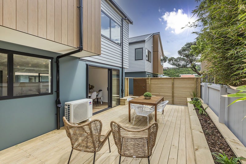 2/69 Darlington Road, Miramar, Wellington - Carousel 2