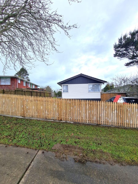 6 Kapiti Place, Sunnynook, Auckland - Carousel 1