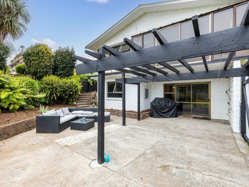 10 Nevada Drive, Merrilands, New Plymouth - Carousel 2