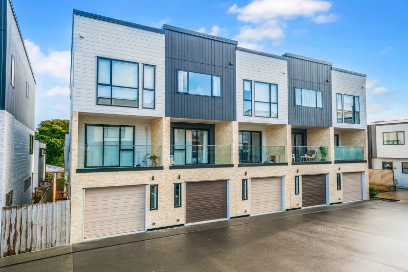 16 Fantail Place, Avondale, Auckland - Carousel 1