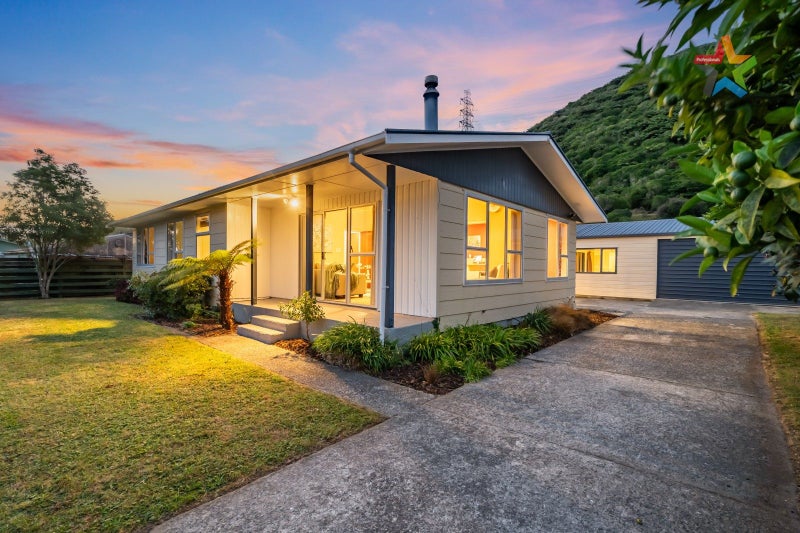 25 Larchmont Grove, Totara Park, Upper Hutt - Carousel 2