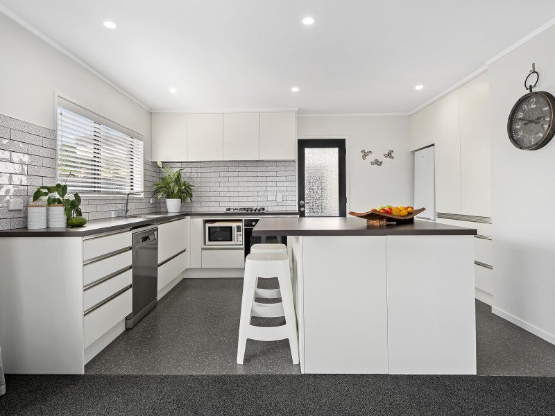 4 Rutherford Street, Otumoetai, Tauranga - Carousel 1