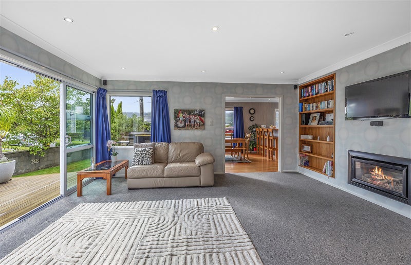 21 Saint Johns Terrace, Tawa, Wellington - Carousel 2