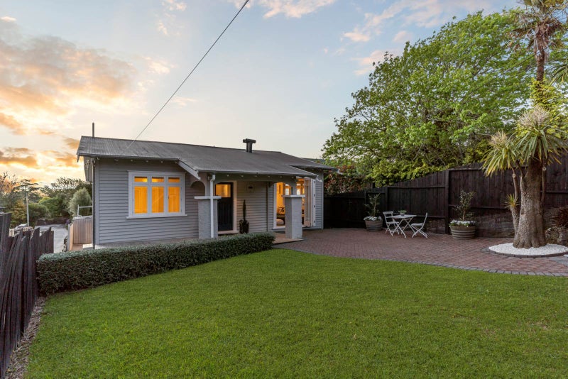 117 New Windsor Road, New Windsor, Auckland - Carousel 1