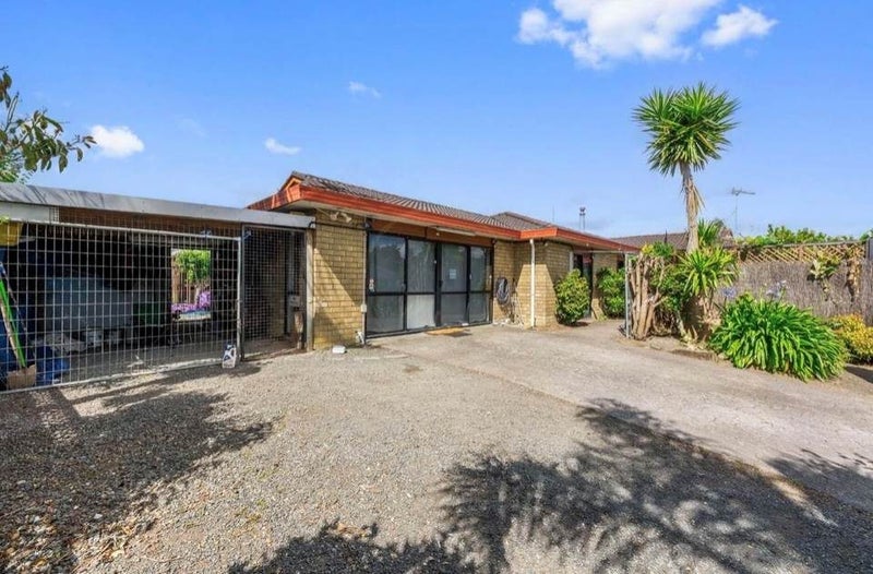 32 Trimdon Street, Randwick Park, Auckland - Carousel 1