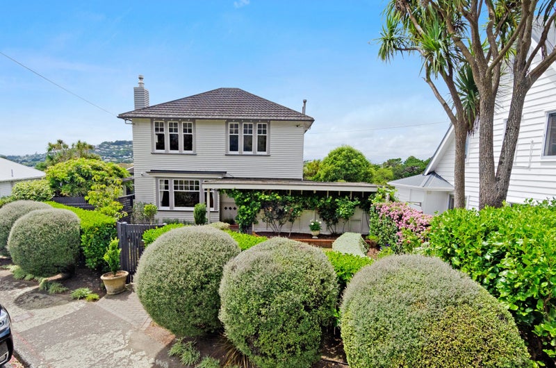 18 Homewood Crescent, Karori, Wellington - Carousel 1