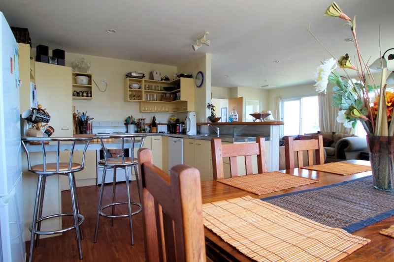 31A The Esplanade, Raumati South, Paraparaumu - Carousel 2