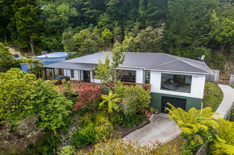 14 Bull Avenue, Wainuiomata, Lower Hutt - Carousel 1