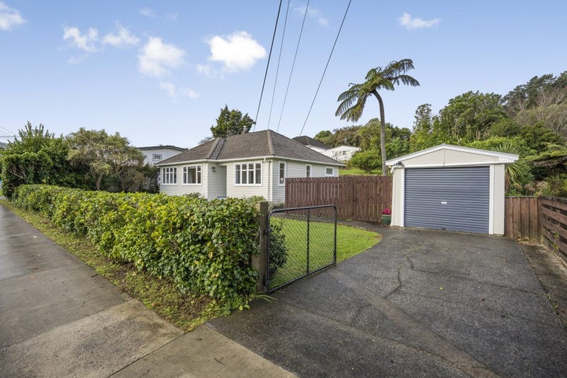 15 Peel Place, Wainuiomata, Lower Hutt - Carousel 1