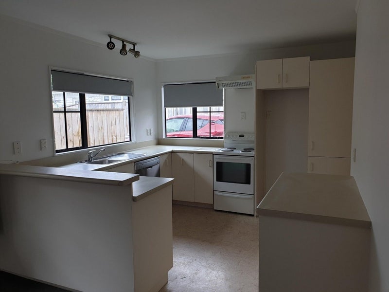 2/96 Cambridge Terrace, Waterloo, Lower Hutt - Carousel 1