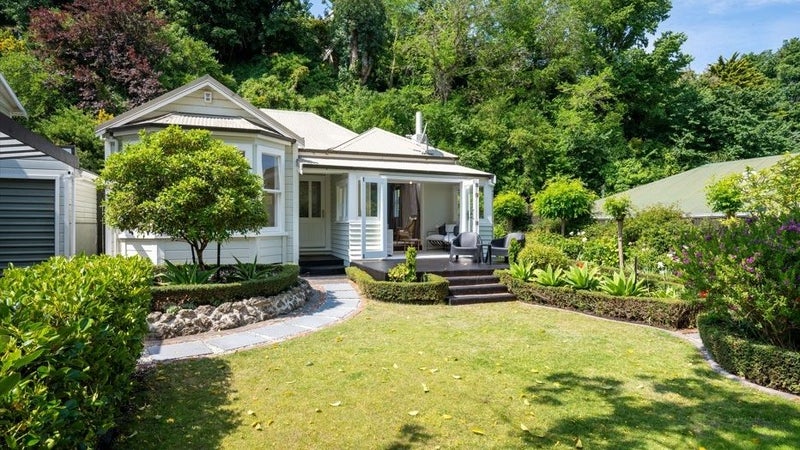 55 Milton Road, Bluff Hill, Napier - Carousel 1