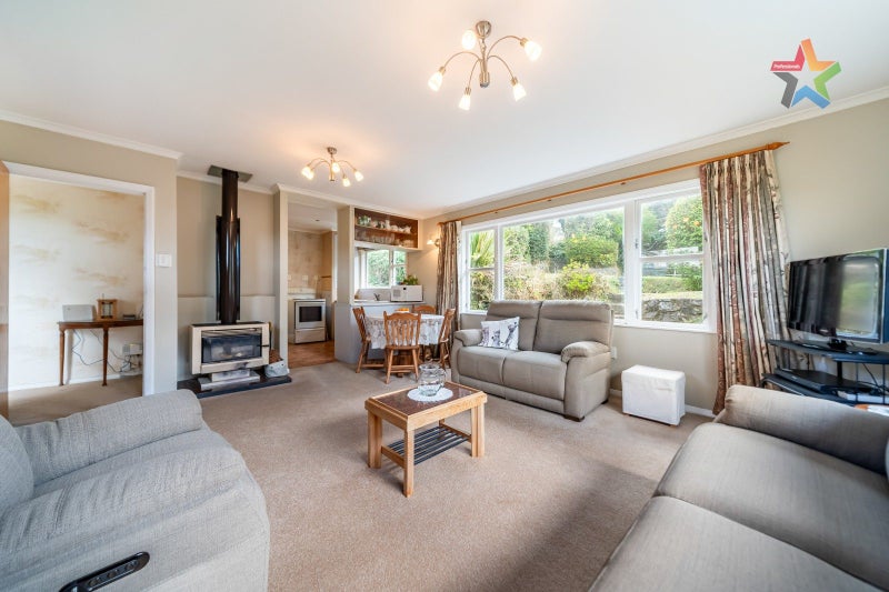 64 Glanmire Road, Newlands, Wellington - Carousel 2