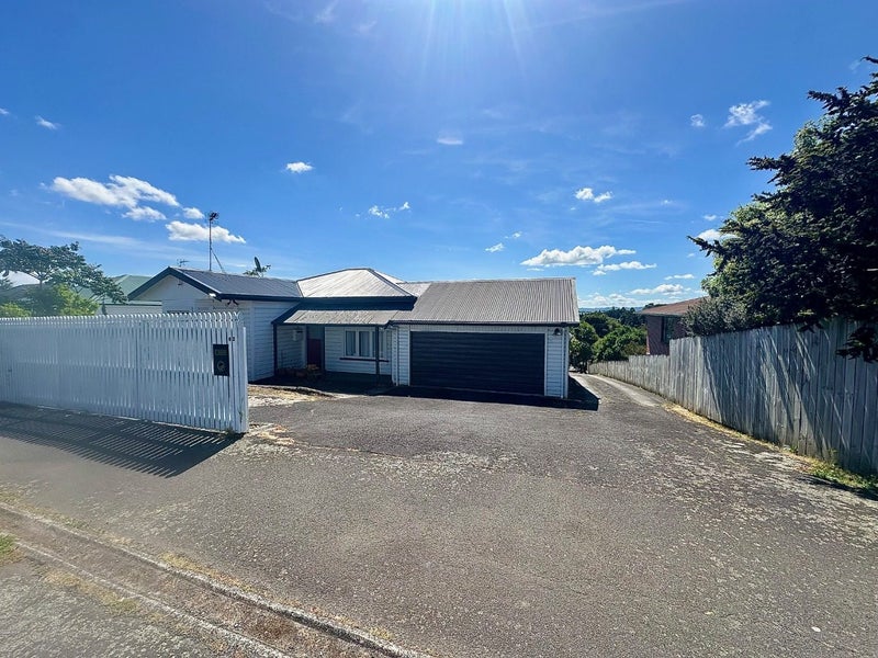 82 Forest Lake Road, Forest Lake, Hamilton - Carousel 2