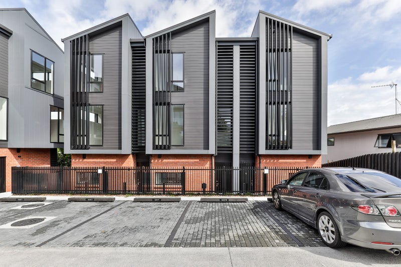 10/11 Western Springs Road, Morningside, Auckland - Carousel 21