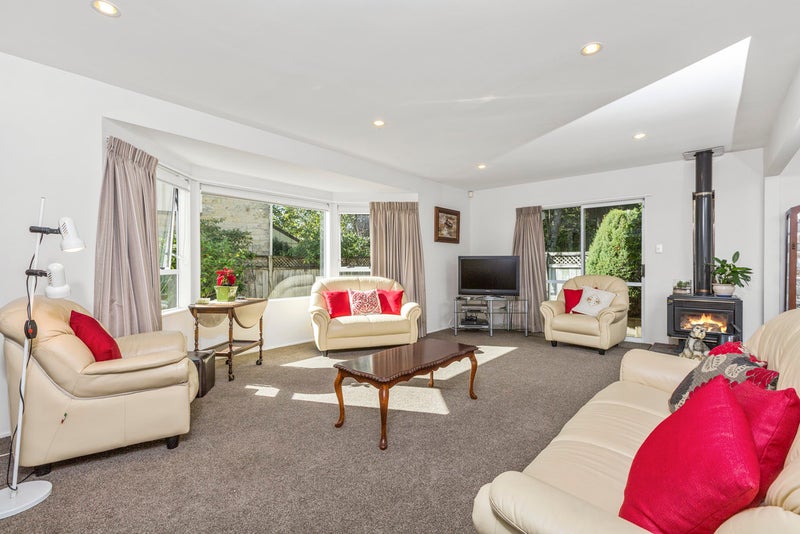 2/37 Uppingham Crescent, Hillcrest, Auckland - Carousel 1