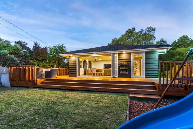61A Eastern Terrace, Beckenham, Christchurch - Carousel 1