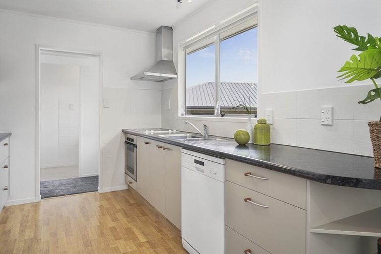 18 Cottam Grove, Northcross, Auckland - Carousel 2