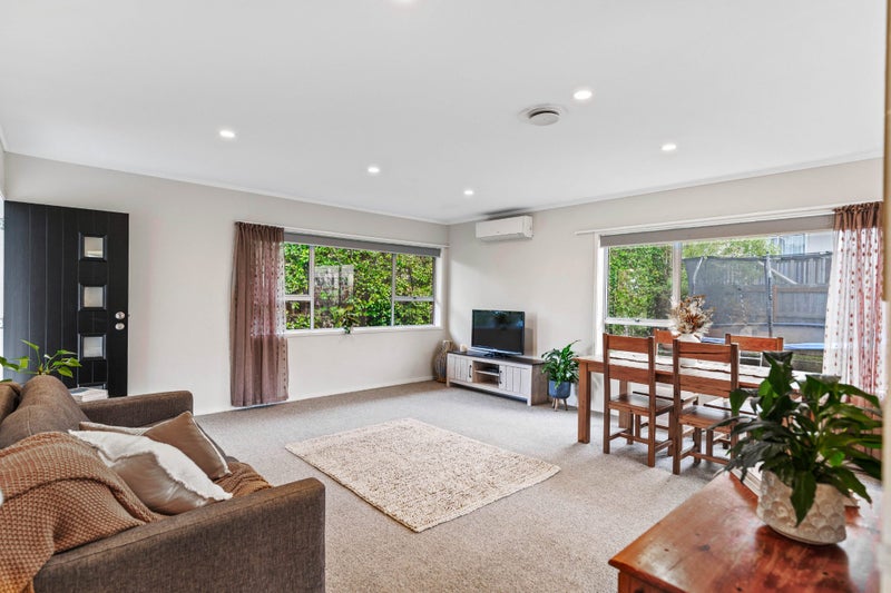 2/4 Illana Place, Ranui, Auckland - Carousel 2