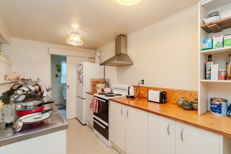 35 Lawrence Street, Newtown, Wellington - Carousel 2