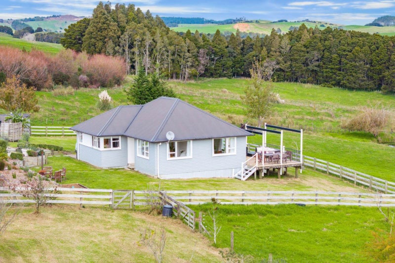581 Lawrence Road, Kaiwaka - Carousel 50