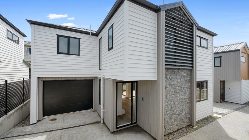 22D Moata Road, One Tree Hill, Auckland - Carousel 1