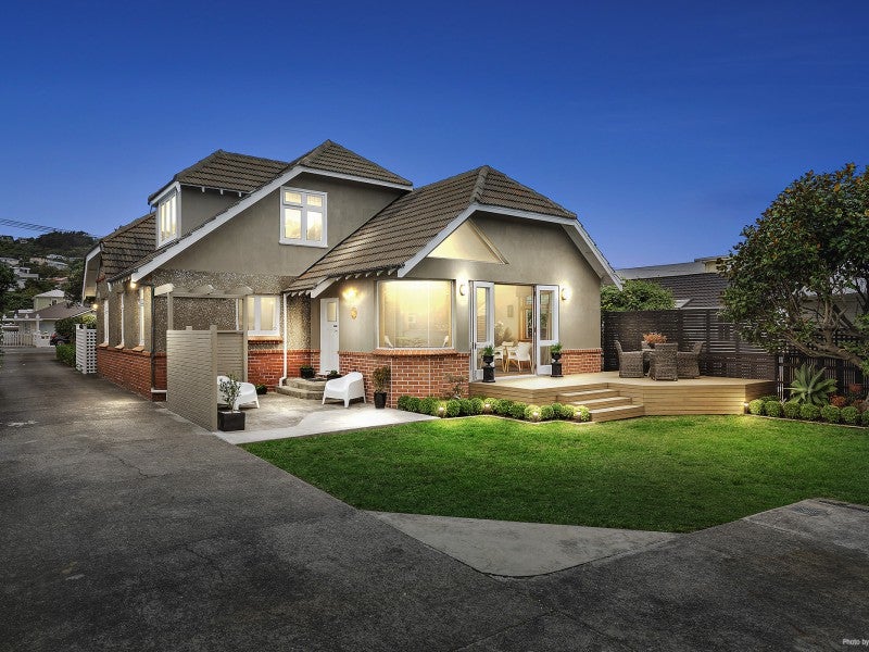 242 The Parade, Island Bay, Wellington - Carousel 1