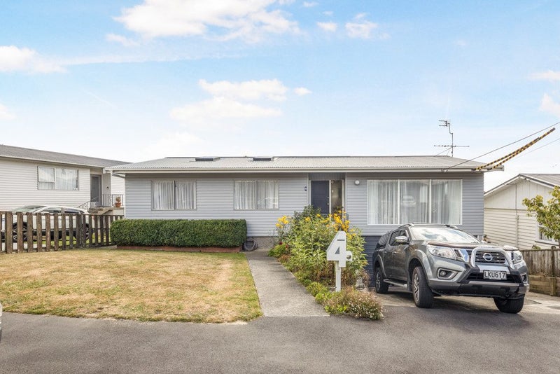 4 Kahikatea Grove, Paparangi, Wellington - Carousel 1