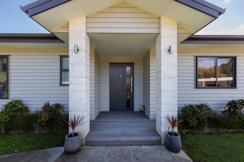 1 Fern Lane, Whalers Gate, New Plymouth - Carousel 32