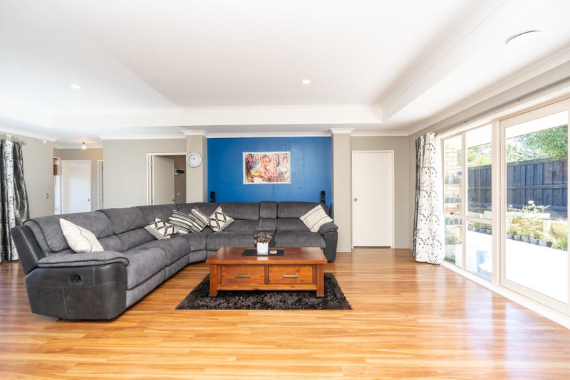 8 Rochford Court, Hamilton East, Hamilton - Carousel 2