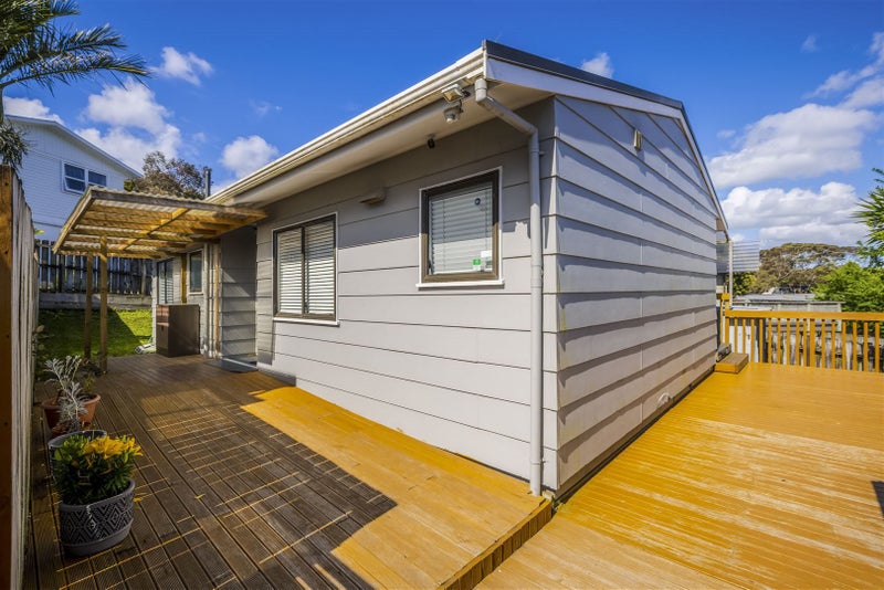 1/10 Oreil Avenue, West Harbour, Auckland - Carousel 1