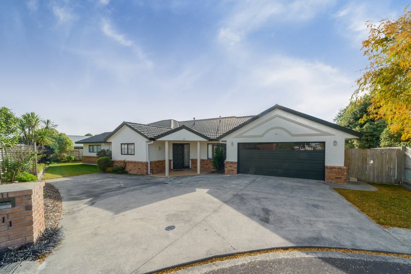 111 Summerhill Drive, Fitzherbert, Palmerston North - Carousel 1