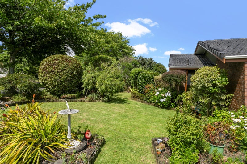 45 Dalwhinnie Parade, Highland Park, Auckland - Carousel 2