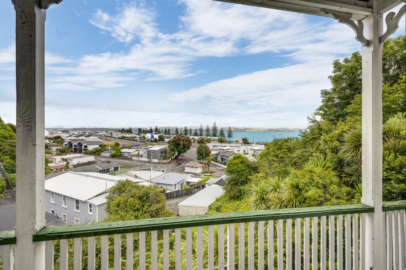 2 Kowhai Road, Bluff Hill, Napier - Carousel 2