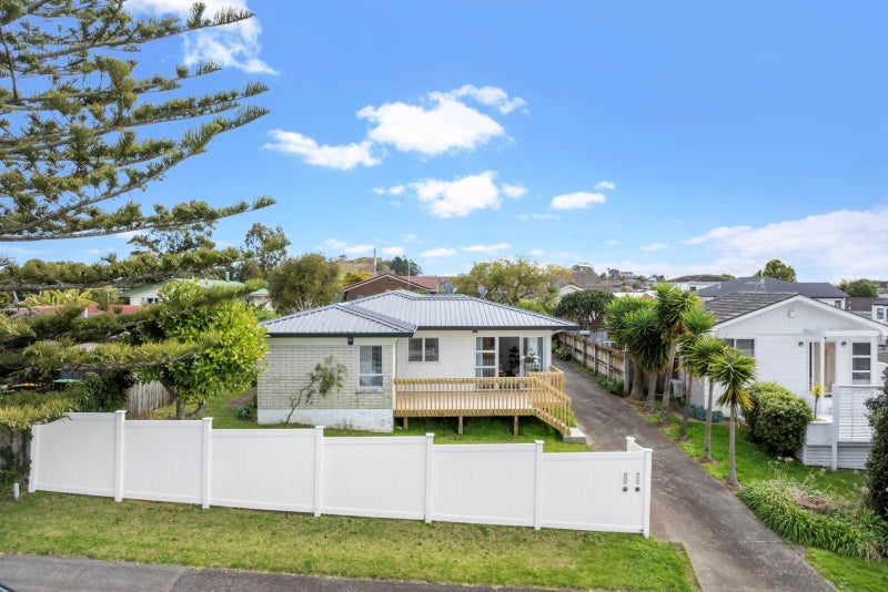 4A Udall Place, Bucklands Beach, Auckland - Carousel 1