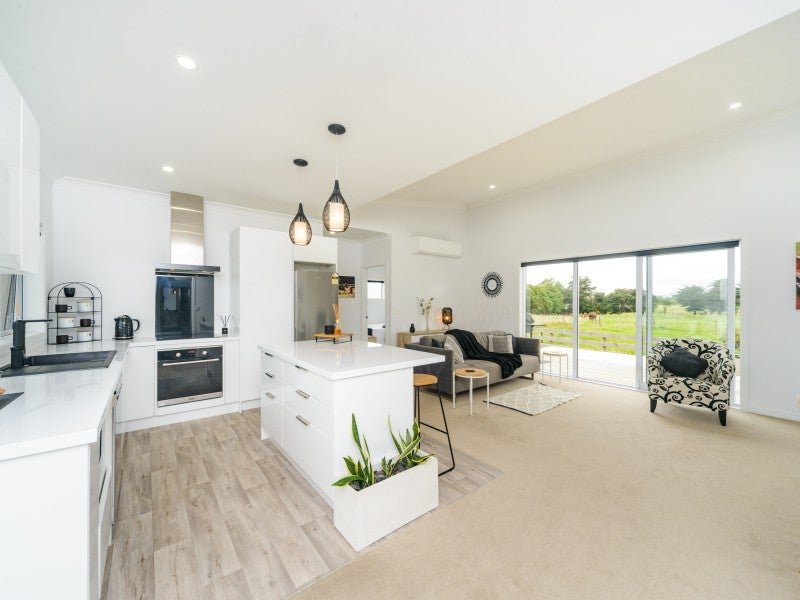 33 Meavy Lane, Ashhurst, Palmerston North - Carousel 2