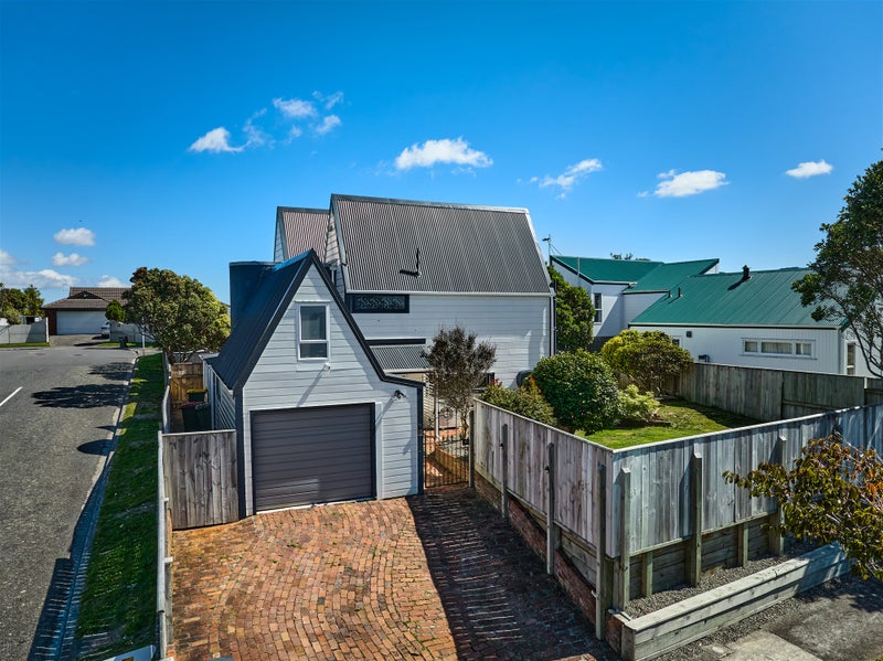 74 Cypress Drive, Maungaraki, Lower Hutt - Carousel 1