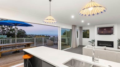 1/21 Mizpah Road, Waiake, Auckland - Carousel 1