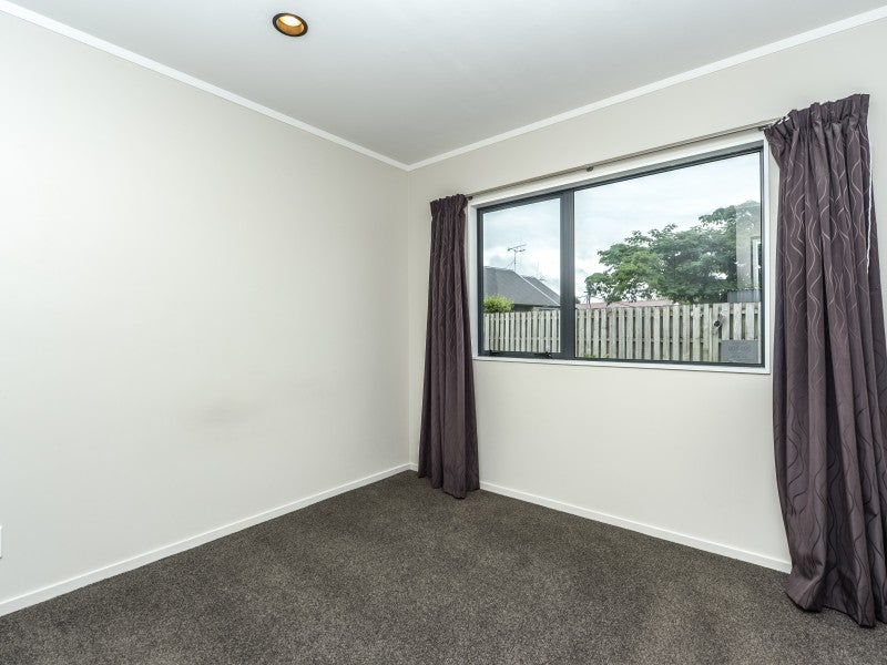 15 Mews Place, Forest Lake, Hamilton - Carousel 14